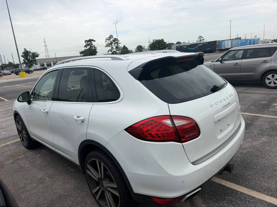 2013 Porsche 958 Cayenne - Image 14 of 23