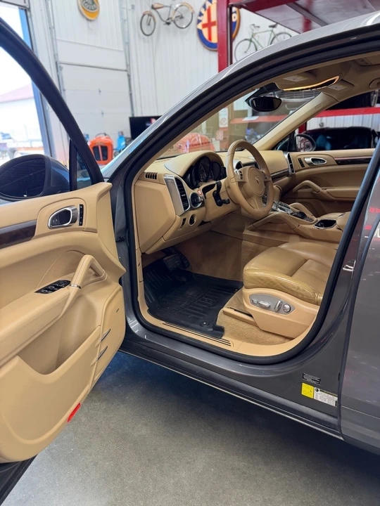 2013 Porsche 958 Cayenne - Image 4 of 11