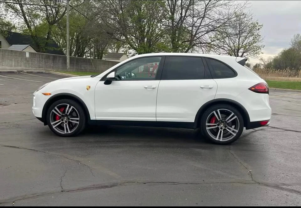 2013 Porsche 958 Cayenne Turbo - Image 2 of 9
