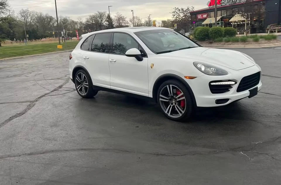 2013 Porsche 958 Cayenne Turbo - Image 4 of 9