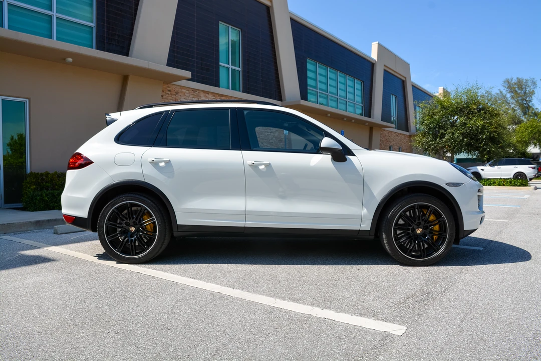 2013 Porsche 958 Cayenne Turbo - Image 10 of 31
