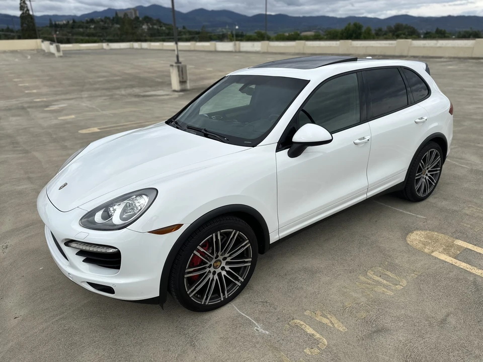 2013 Porsche 958 Cayenne Turbo - Image 2 of 31