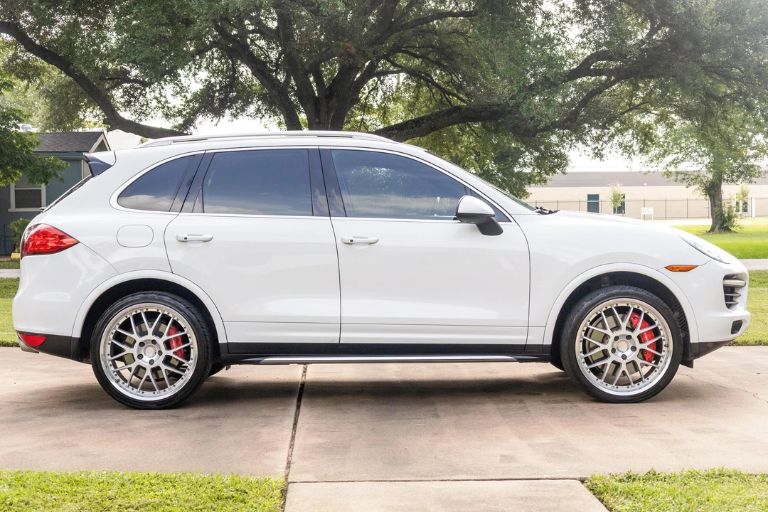 2013 Porsche 958 Cayenne Turbo - Image 3 of 31