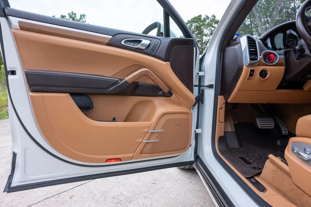 2013 Porsche 958 Cayenne Turbo - Image 12 of 31