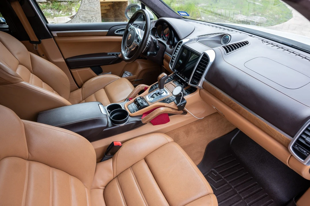 2013 Porsche 958 Cayenne Turbo - Image 10 of 31