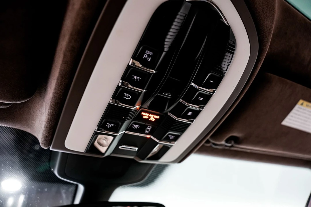 2013 Porsche Cayenne - Image 12 of 31