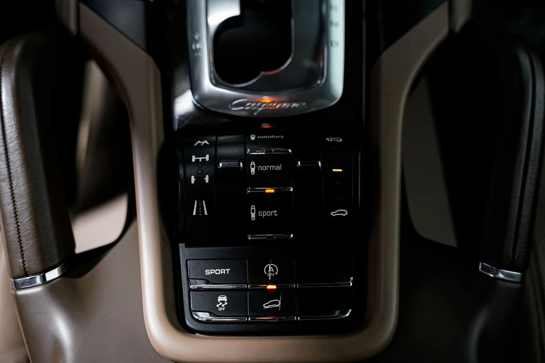 2013 Porsche Cayenne - Image 16 of 31