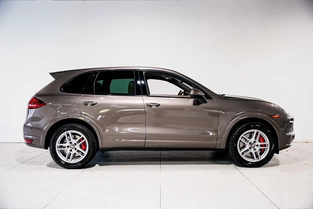 2013 Porsche Cayenne - Image 2 of 31