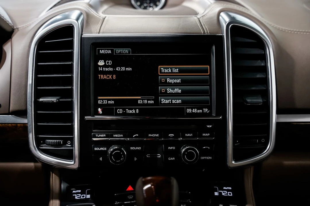 2013 Porsche Cayenne - Image 14 of 31