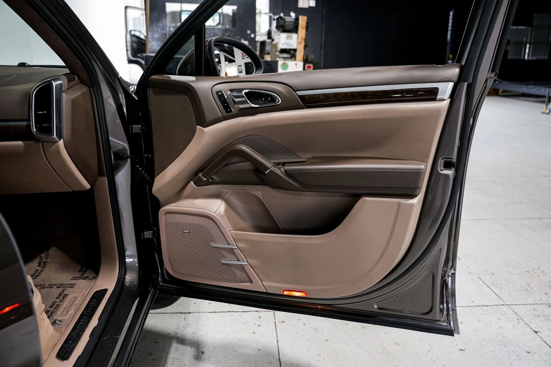 2013 Porsche Cayenne - Image 25 of 31
