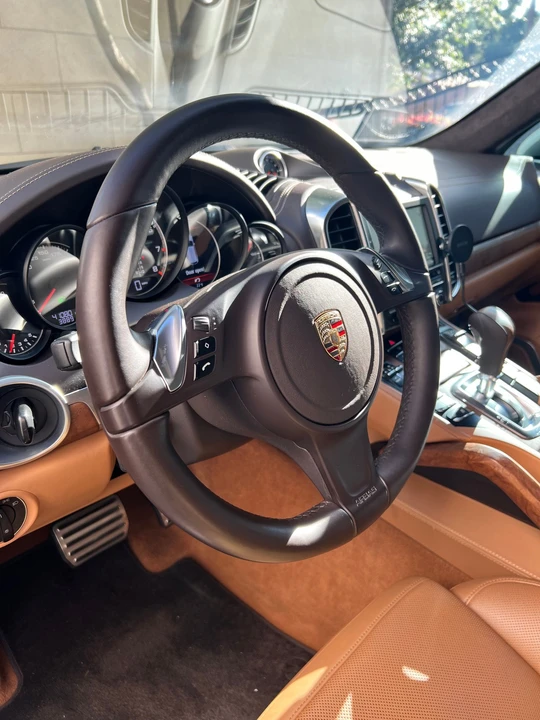 2013 Porsche 958 Cayenne Turbo - Image 2 of 3
