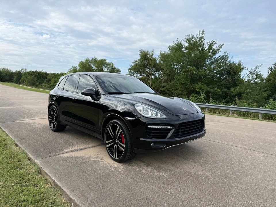 2013 Porsche 958 Cayenne Turbo - Image 2 of 10