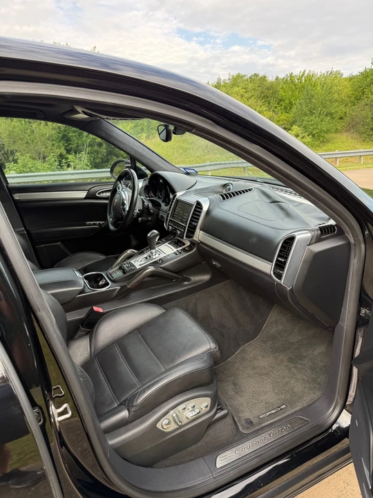 2013 Porsche 958 Cayenne Turbo - Image 6 of 10