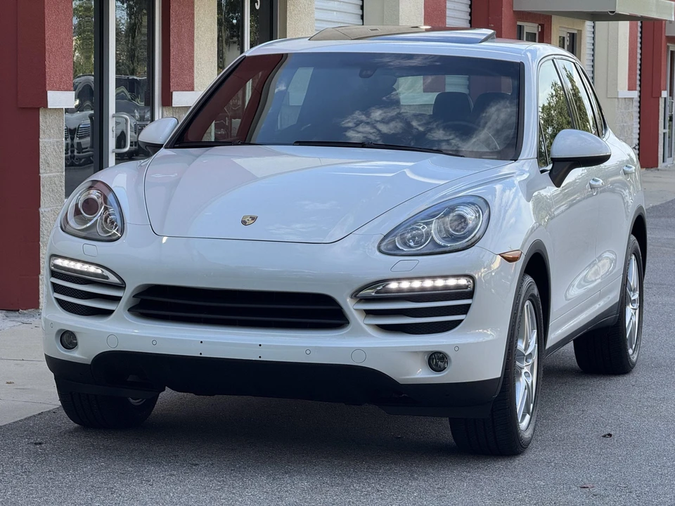 2013 Porsche 958 Cayenne - Image 2 of 31