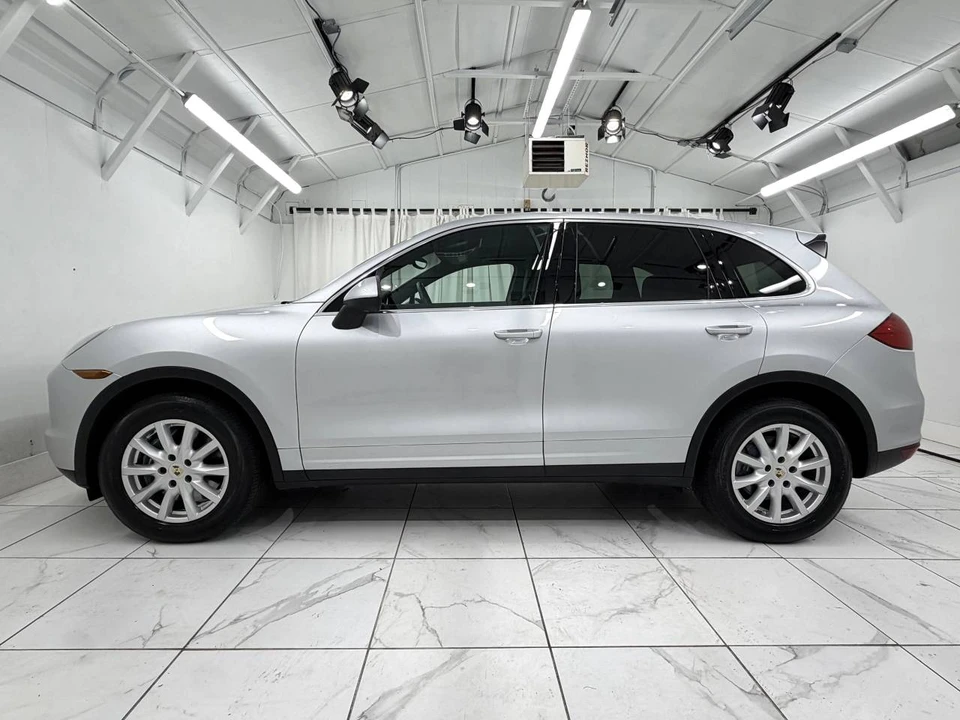 2013 Porsche 958 Cayenne - Image 2 of 5