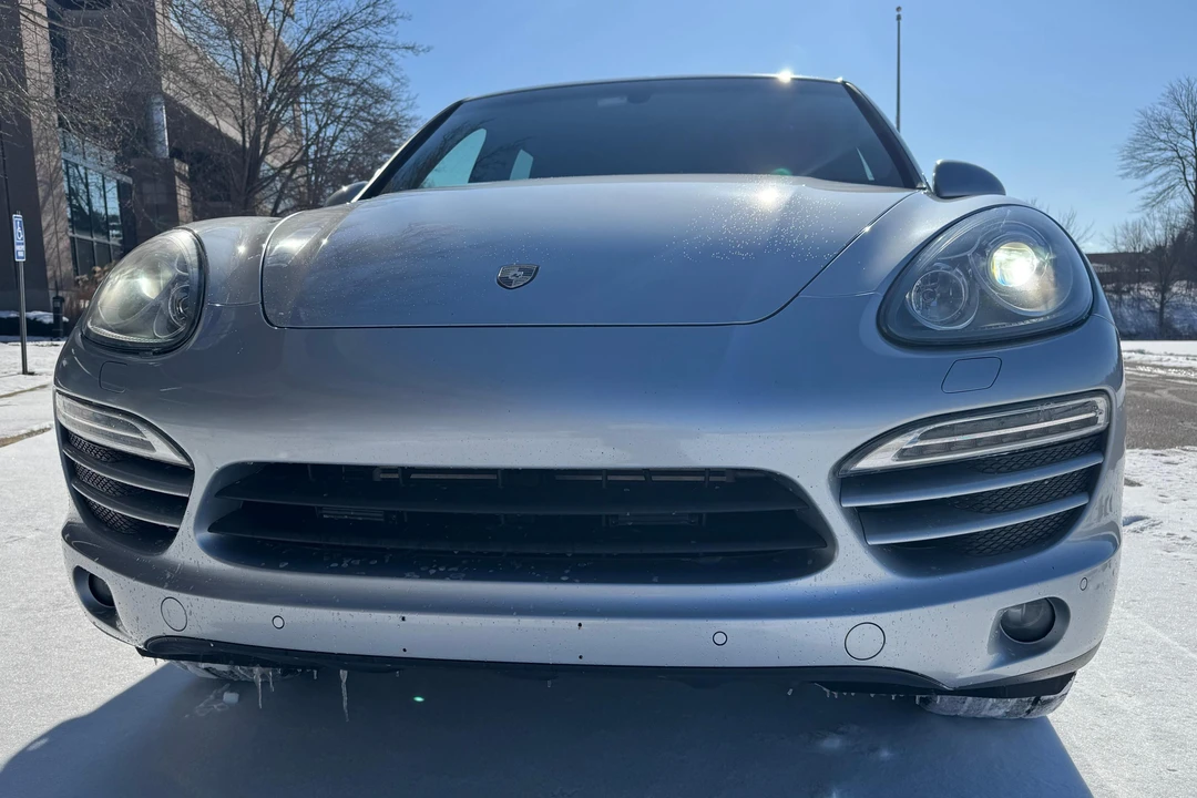 2013 Porsche 958 Cayenne - Image 2 of 31