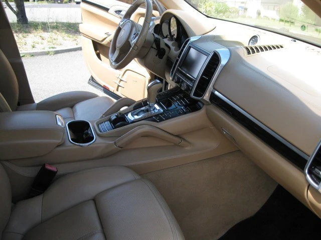 2013 Porsche 958 Cayenne - Image 9 of 20