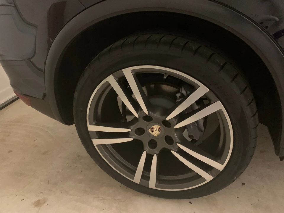 2013 Porsche 958 Cayenne - Image 2 of 11