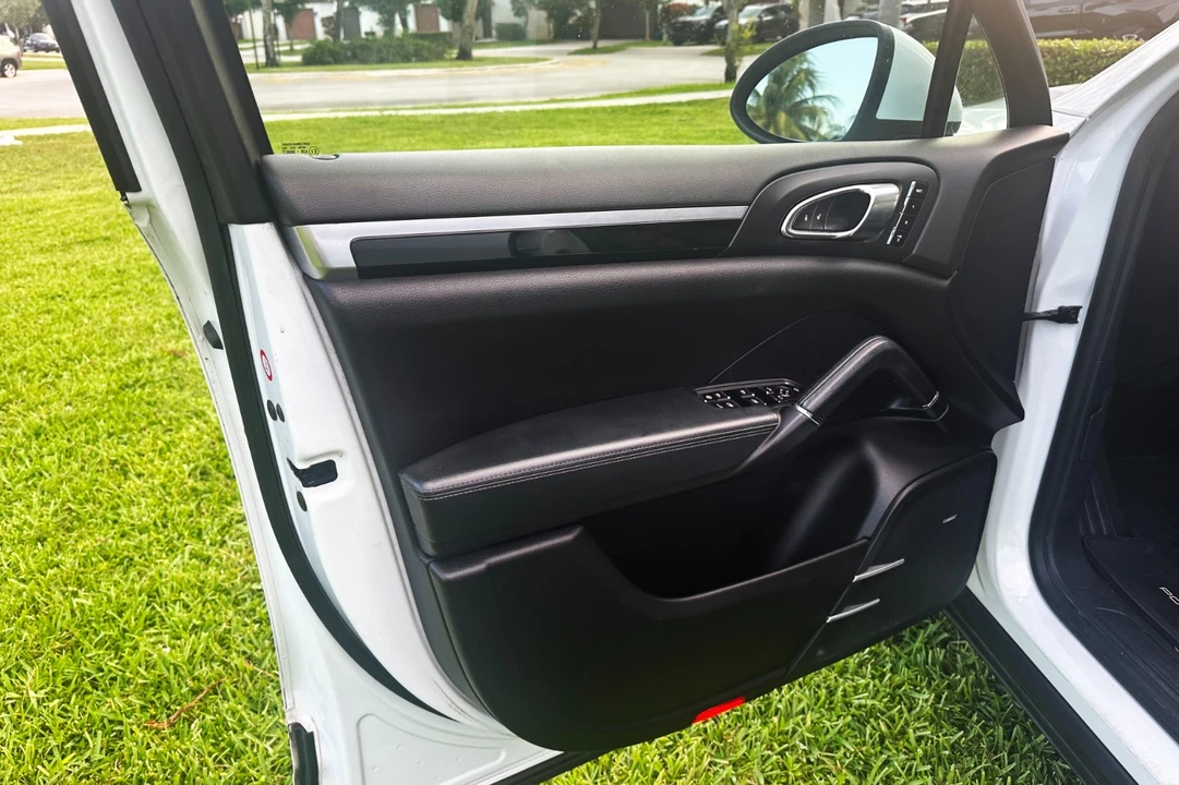 2013 Porsche 958 Cayenne - Image 16 of 20