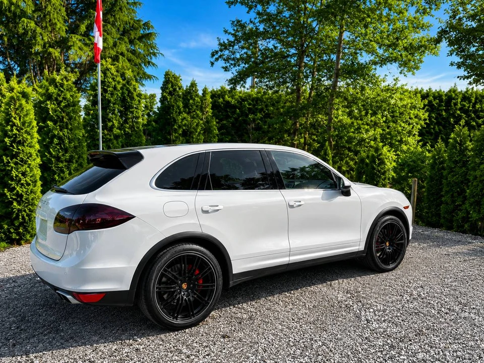 2013 Porsche 958 Cayenne - Image 2 of 5