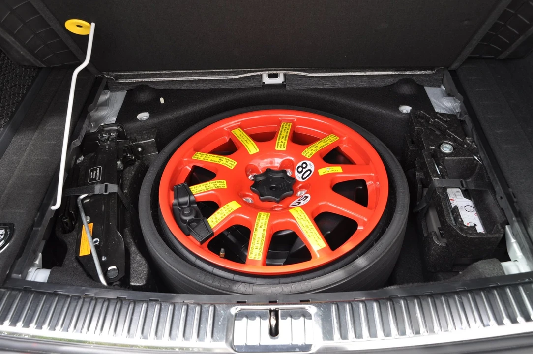 2013 Porsche 958 Cayenne - Image 6 of 30