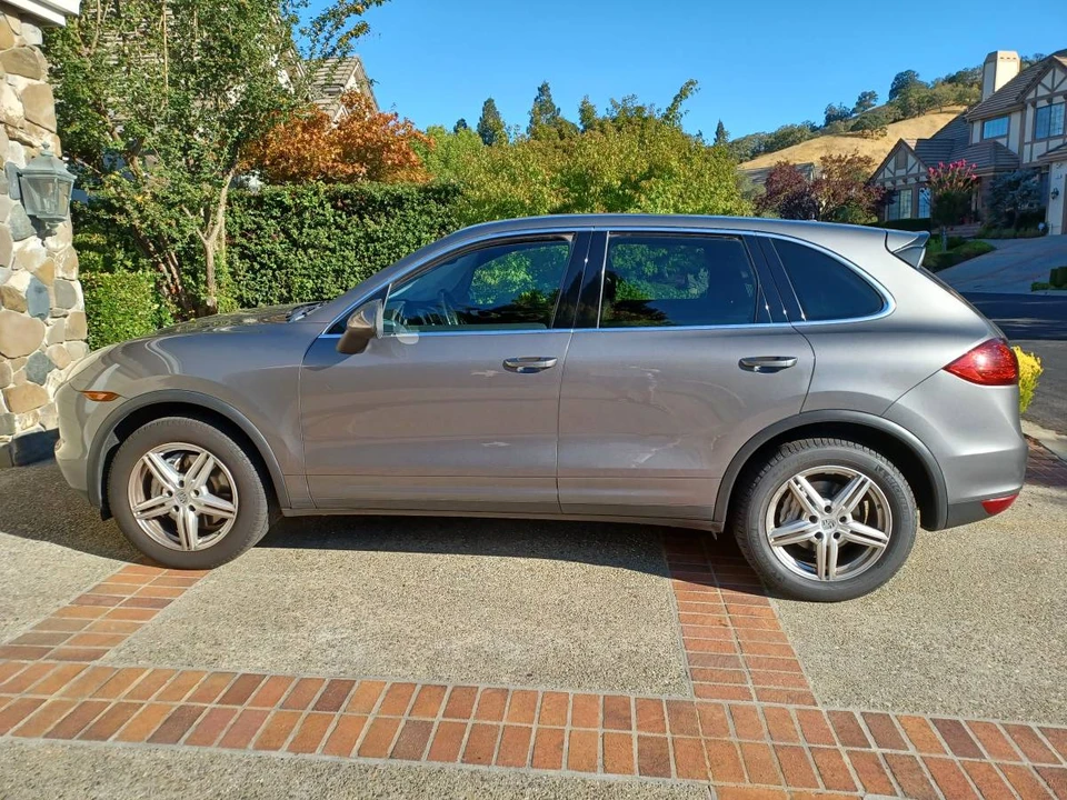 2013 Porsche 958 Cayenne S - Image 2 of 11