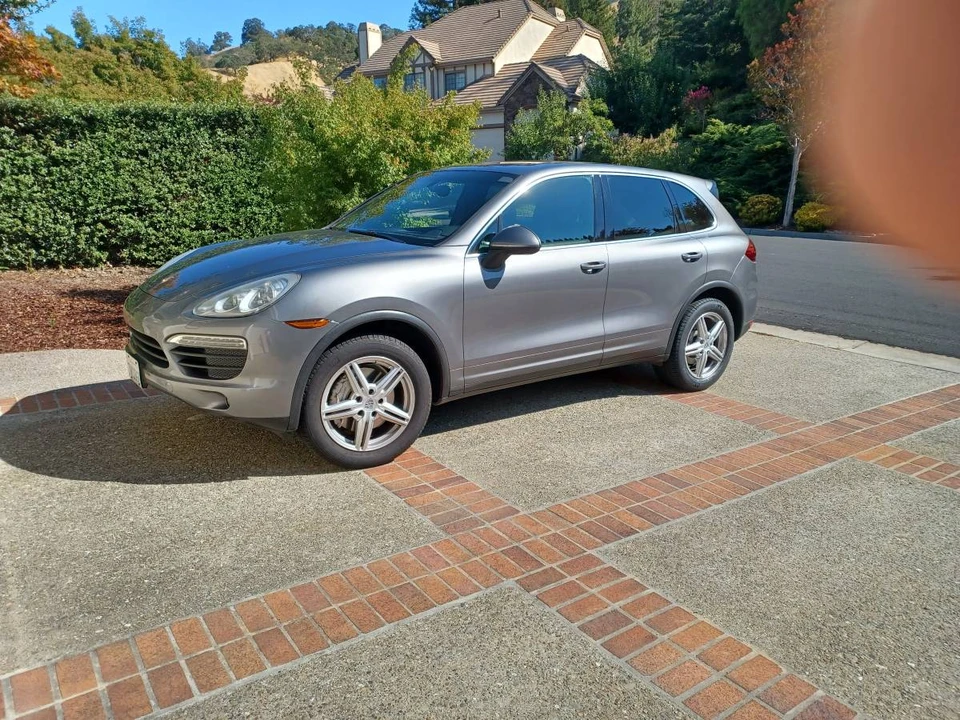 2013 Porsche 958 Cayenne S - Image 4 of 11