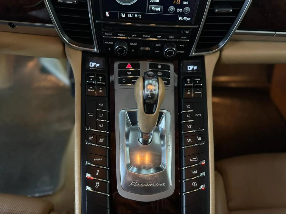 2013 Porsche 970 Panamera - Image 21 of 24