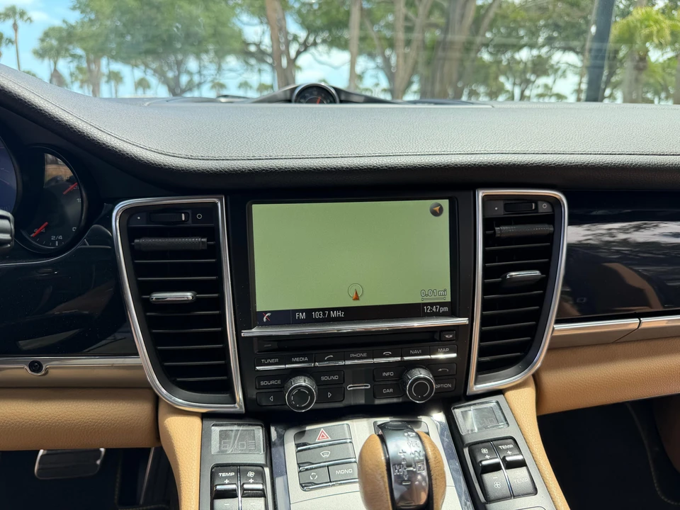2013 Porsche 970 Panamera - Image 25 of 31