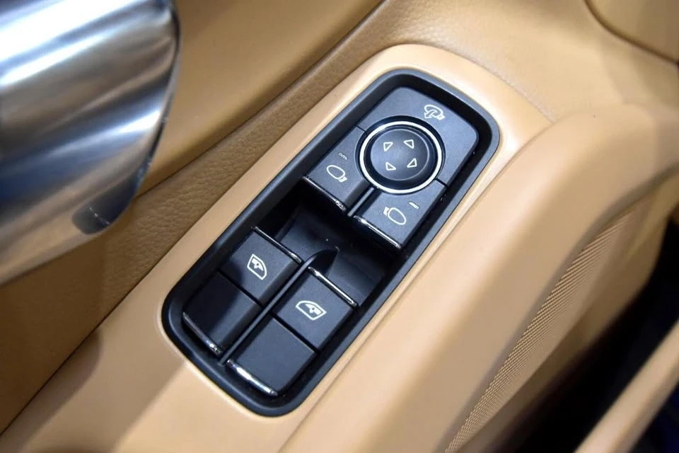 2013 Porsche 981 Boxster - Image 17 of 20