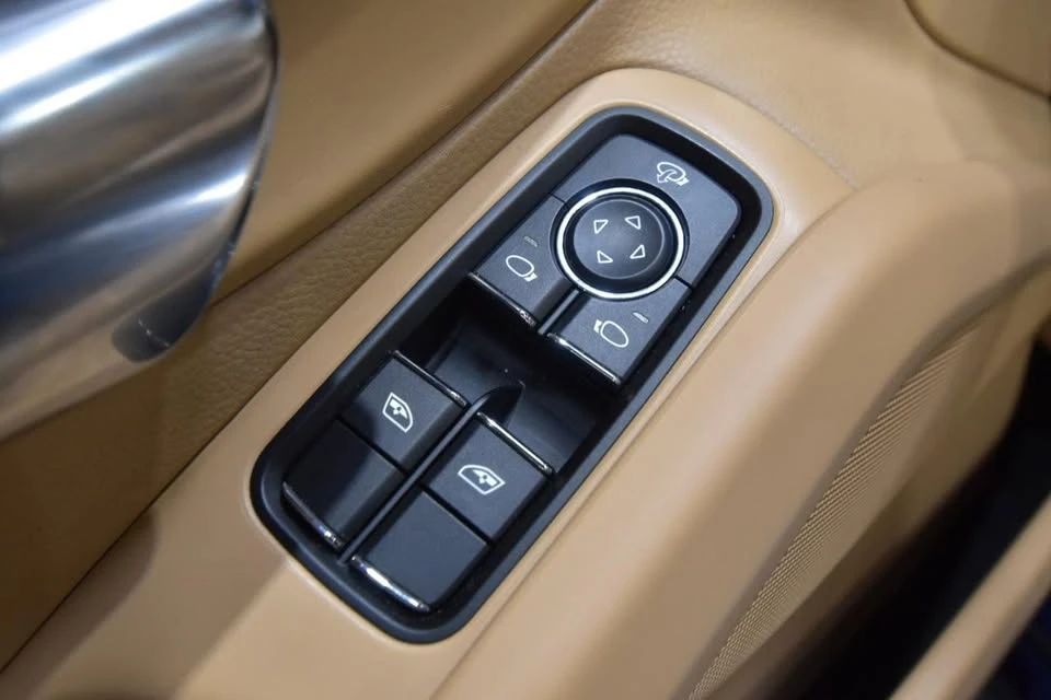 2013 Porsche 981 Boxster - Image 17 of 20