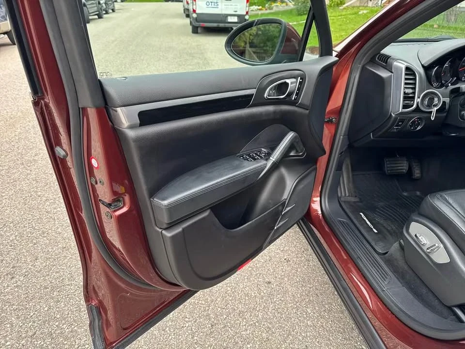 2013 Porsche 958 Cayenne - Image 16 of 20