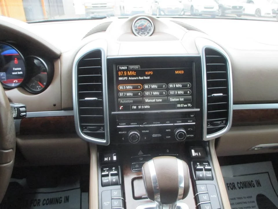 2013 Porsche 958 Cayenne - Image 9 of 20