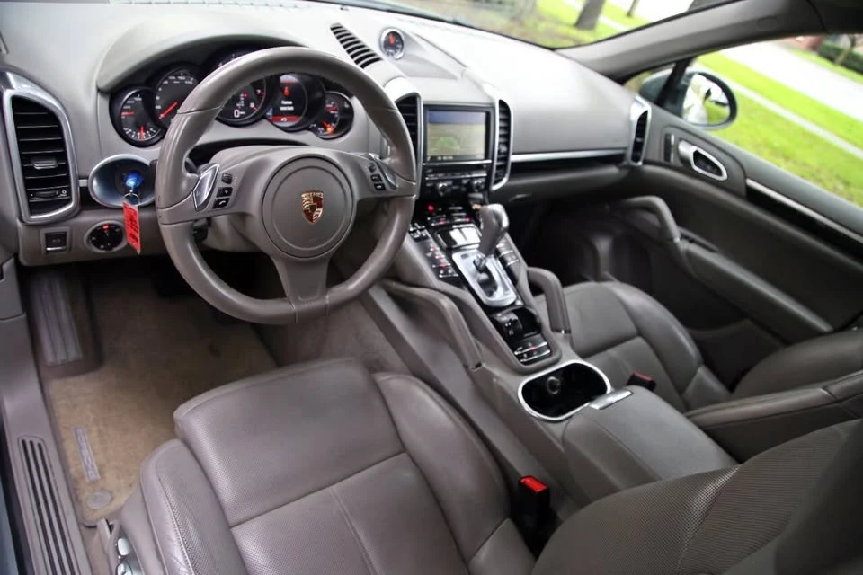 2013 Porsche 958 Cayenne - Image 11 of 17