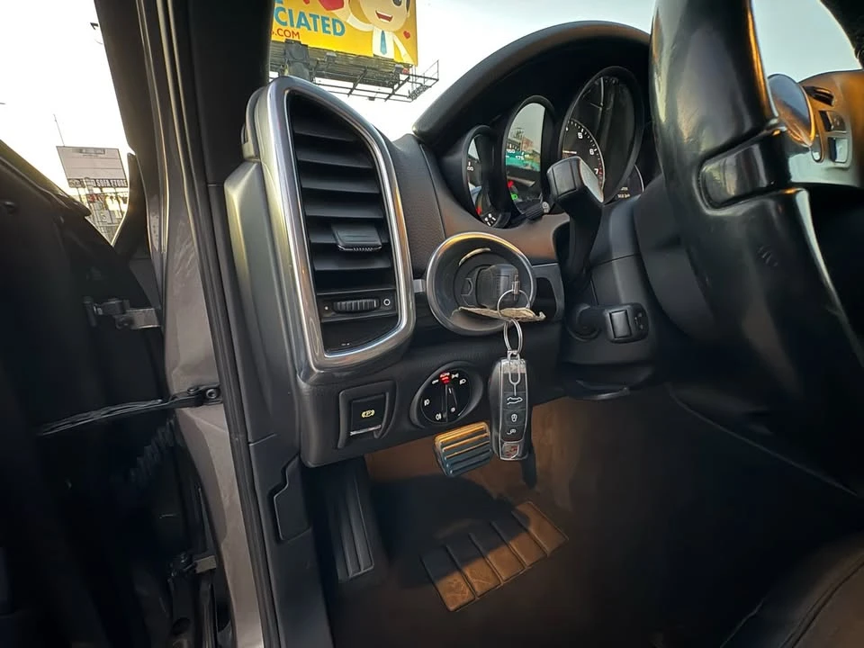 2013 Porsche 958 Cayenne - Image 14 of 20