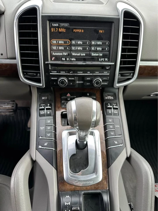 2013 Porsche 958 Cayenne S - Image 9 of 10