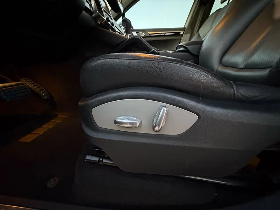 2013 Porsche 958 Cayenne - Image 13 of 20