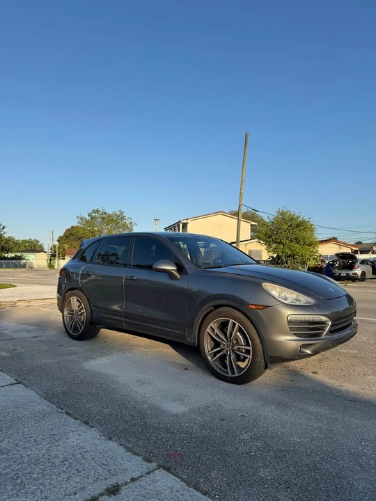 2013 Porsche 958 Cayenne - Image 2 of 19