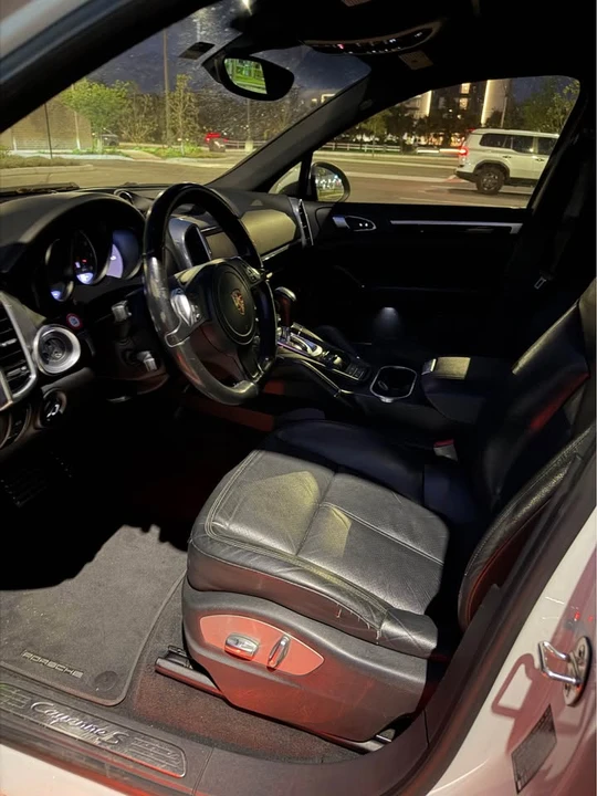 2013 Porsche 958 Cayenne - Image 6 of 12