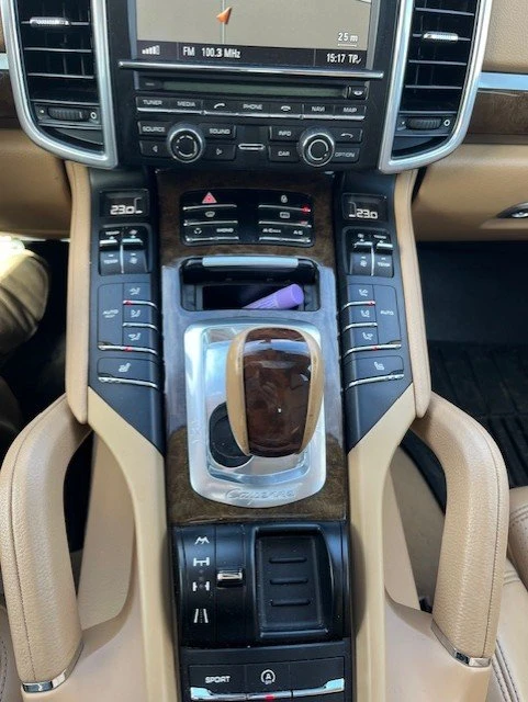 2013 Porsche 958 Cayenne - Image 17 of 18