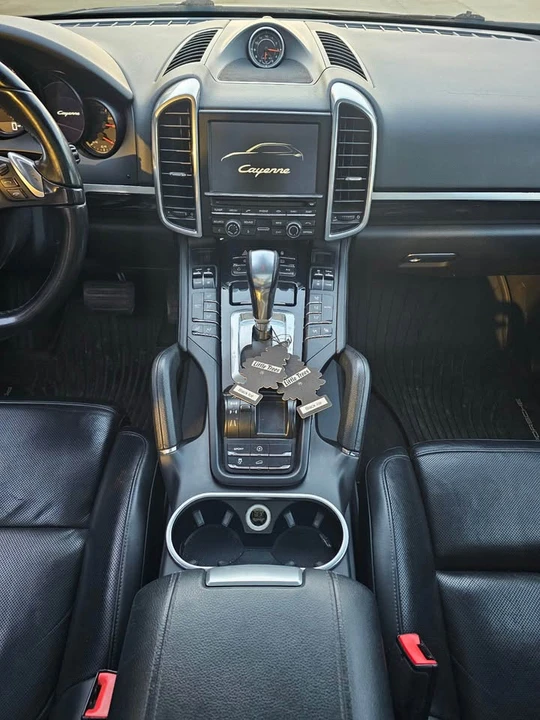 2013 Porsche 958 Cayenne - Image 2 of 6