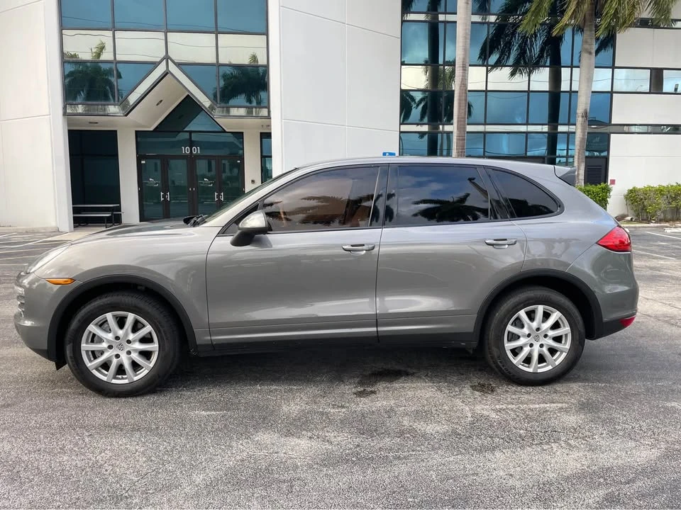 2013 Porsche 958 Cayenne - Image 2 of 11