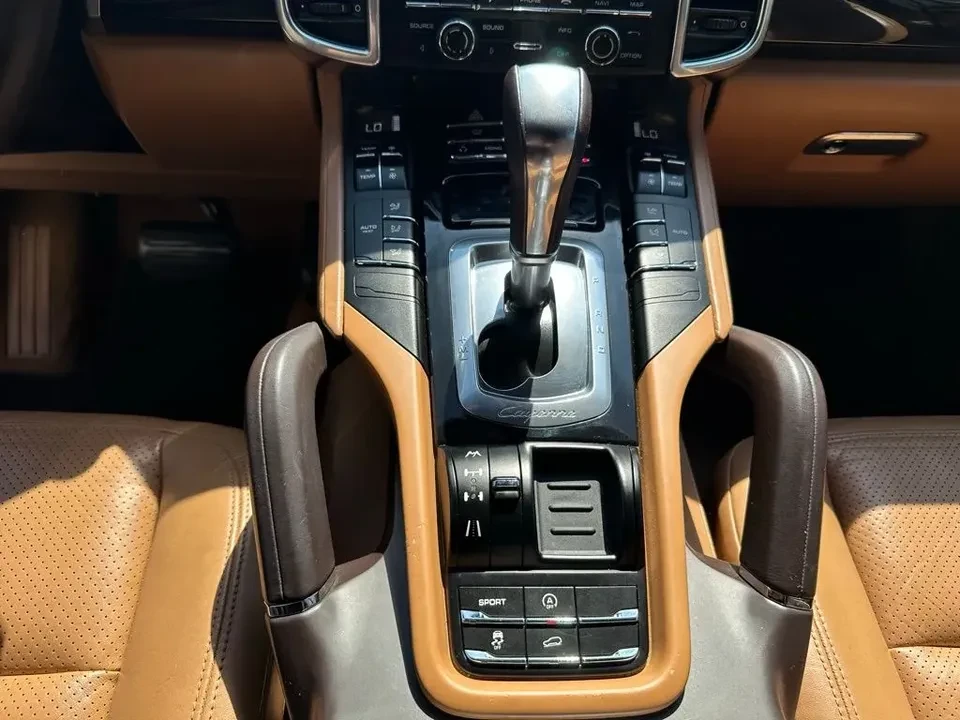 2013 Porsche 958 Cayenne - Image 8 of 20