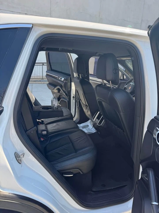 2013 Porsche 958 Cayenne - Image 9 of 12
