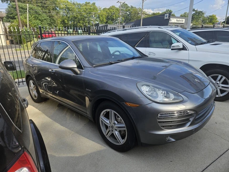 2013 Porsche 958 Cayenne - Image 2 of 7