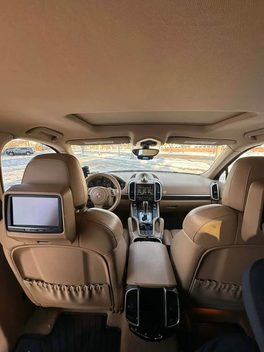 2013 Porsche 958 Cayenne - Image 2 of 12