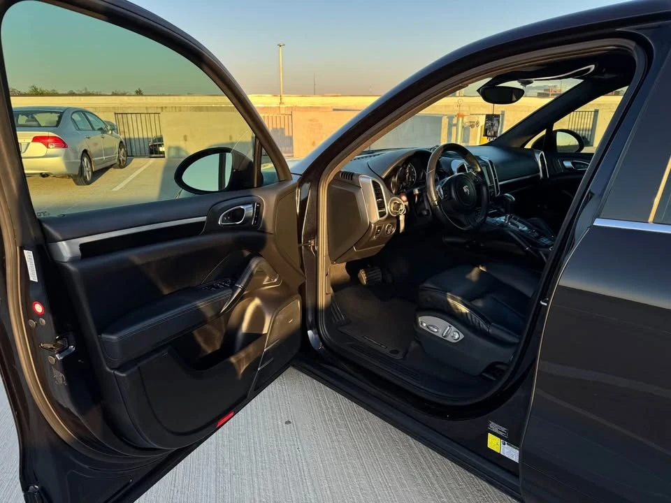 2013 Porsche 958 Cayenne - Image 2 of 17