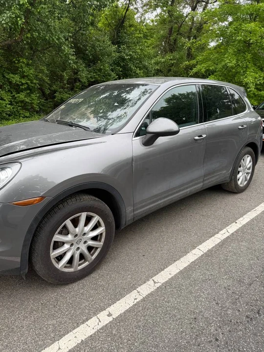 2013 Porsche 958 Cayenne - Image 2 of 8