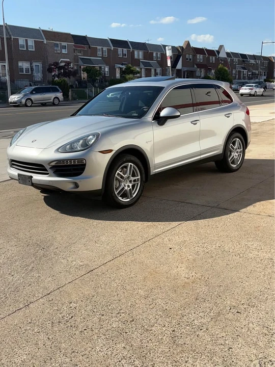 2013 Porsche 958 Cayenne - Image 2 of 11