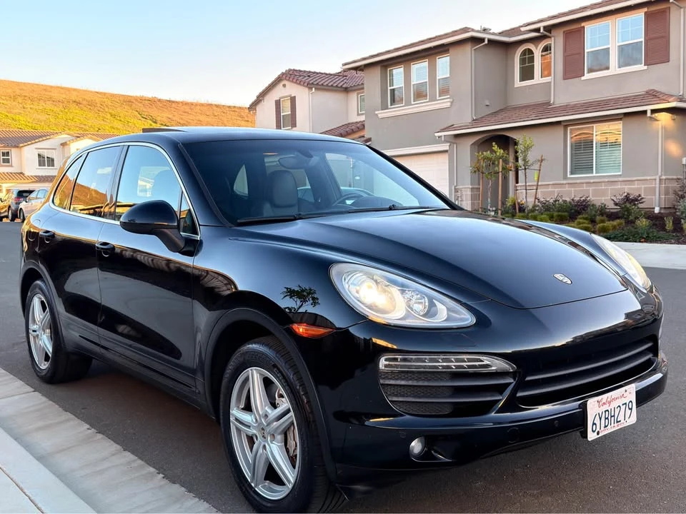 2013 Porsche 958 Cayenne S - Image 2 of 12